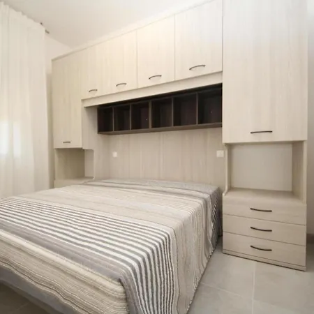 Spacious Flat In Rosolina For Your