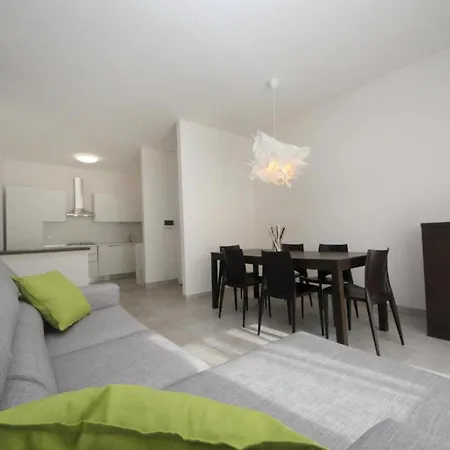 Spacious Flat In Rosolina For Your