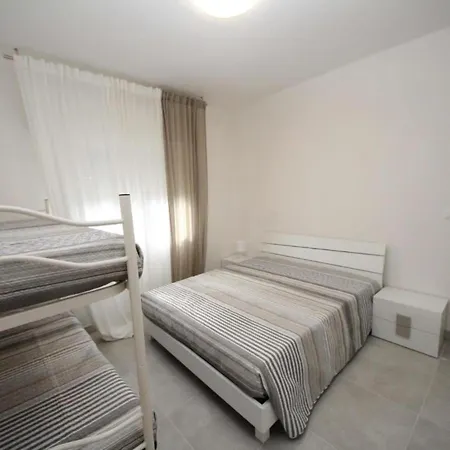 Spacious Flat In Rosolina For Your *