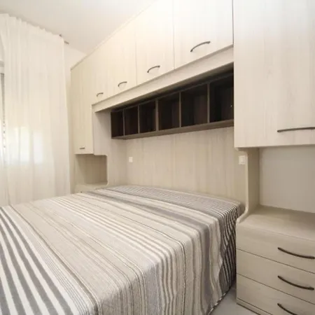 아파트 Spacious Flat In Rosolina For Your *
